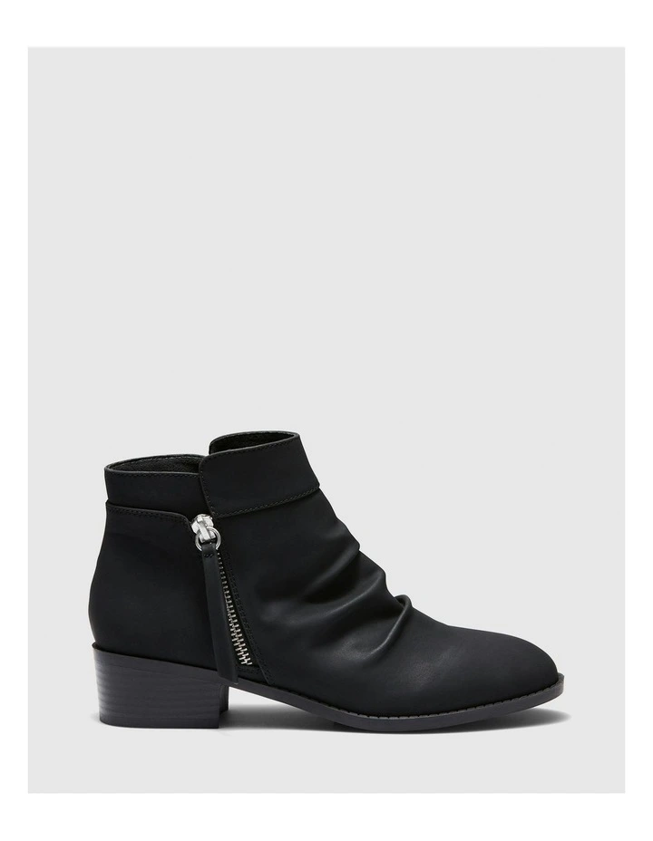 Dagali Boots in Black