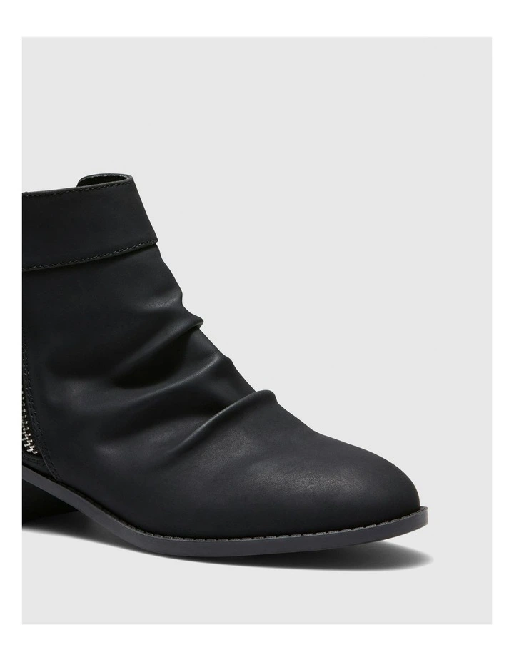 Dagali Boots in Black